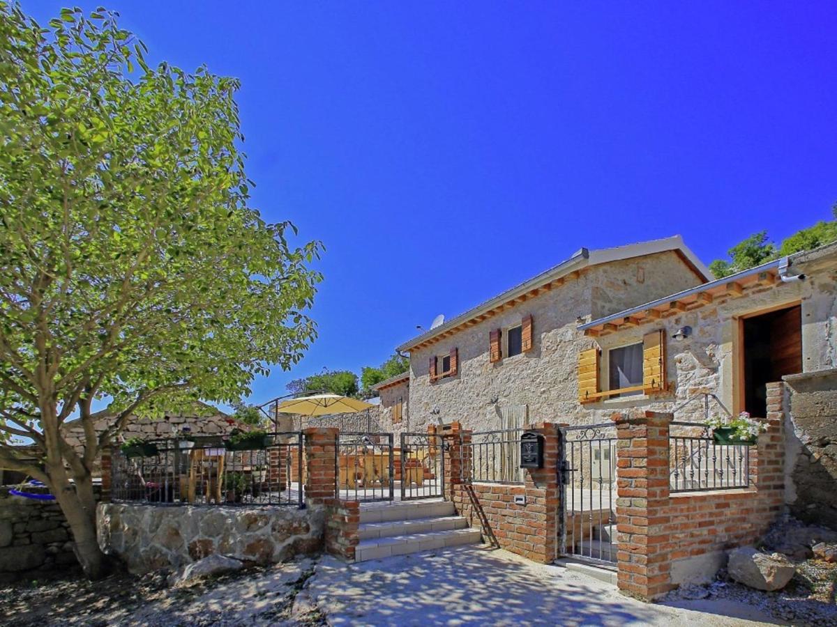 Lovely Holiday Home In Starigrad Экстерьер фото